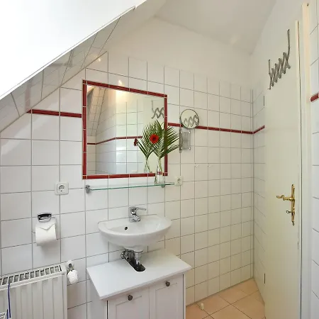 Apartment Pet-Friendly Apartment Near Sea In Wittenbeck Kuehlungsborn